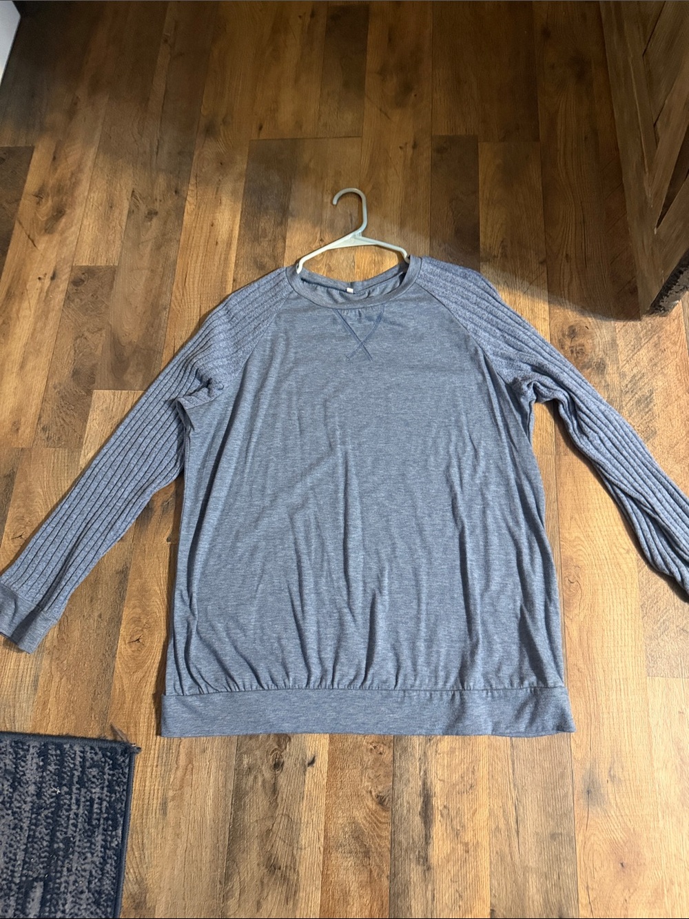 Women’s blue Gray Long-Sleeve Crewneck Sweaterboutique top worn once!!!